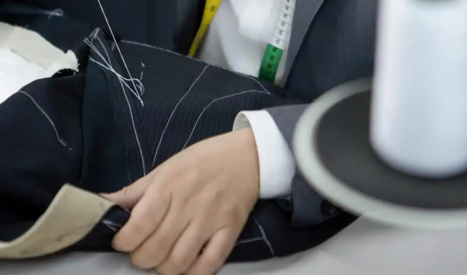 手工西服定制受年轻人追捧