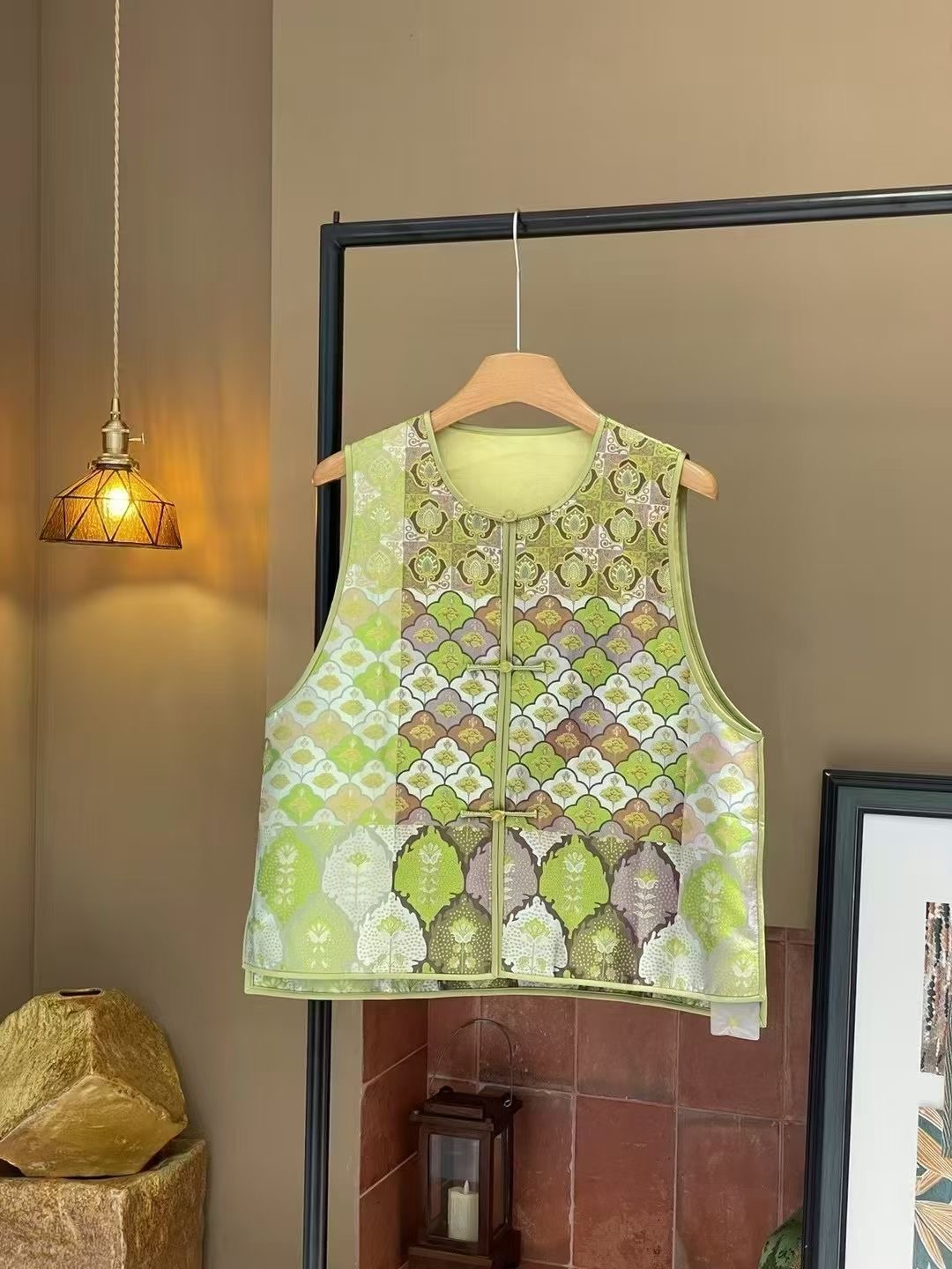 桑蚕丝织锦马甲：古韵新章里的东方美学