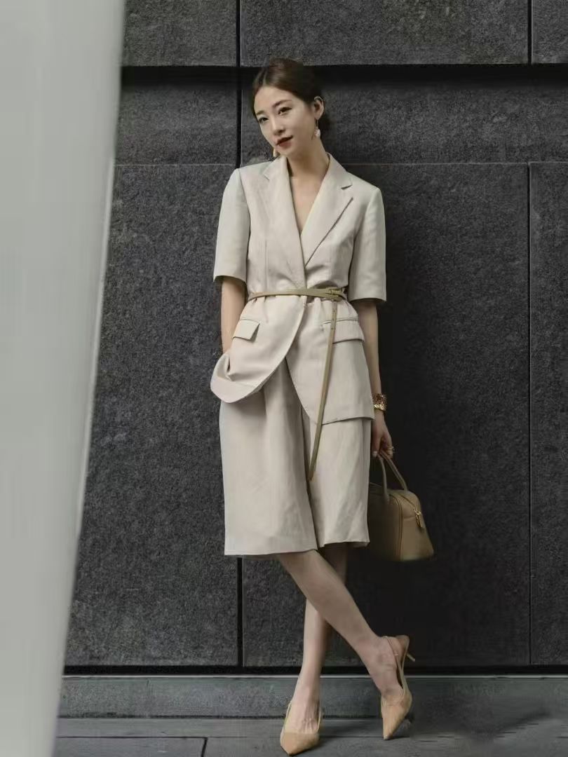 高级简单通勤套装