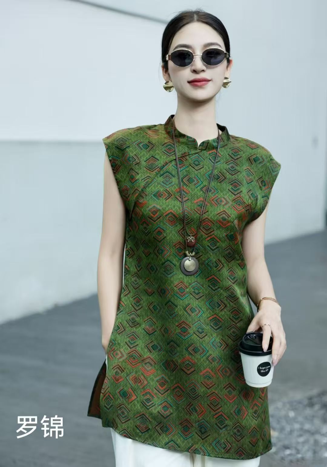 罗锦中式上衣：传统与时尚的完美融合