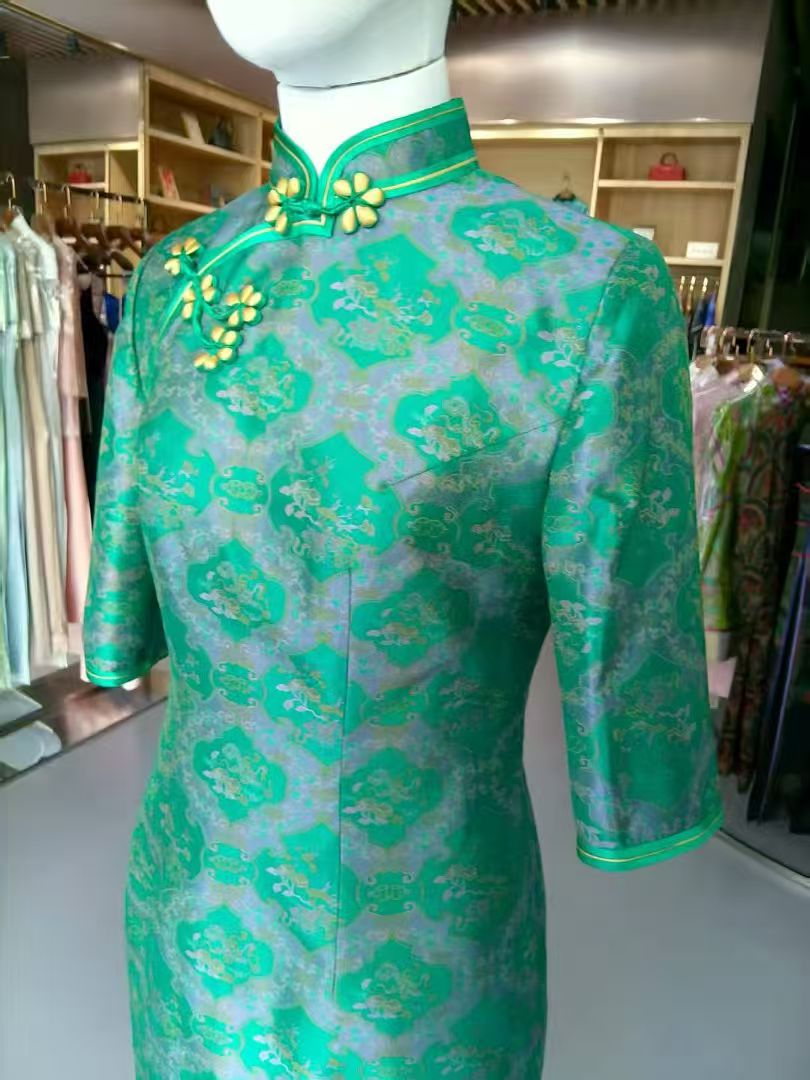 初秋新款——真的被这件旗袍美到了