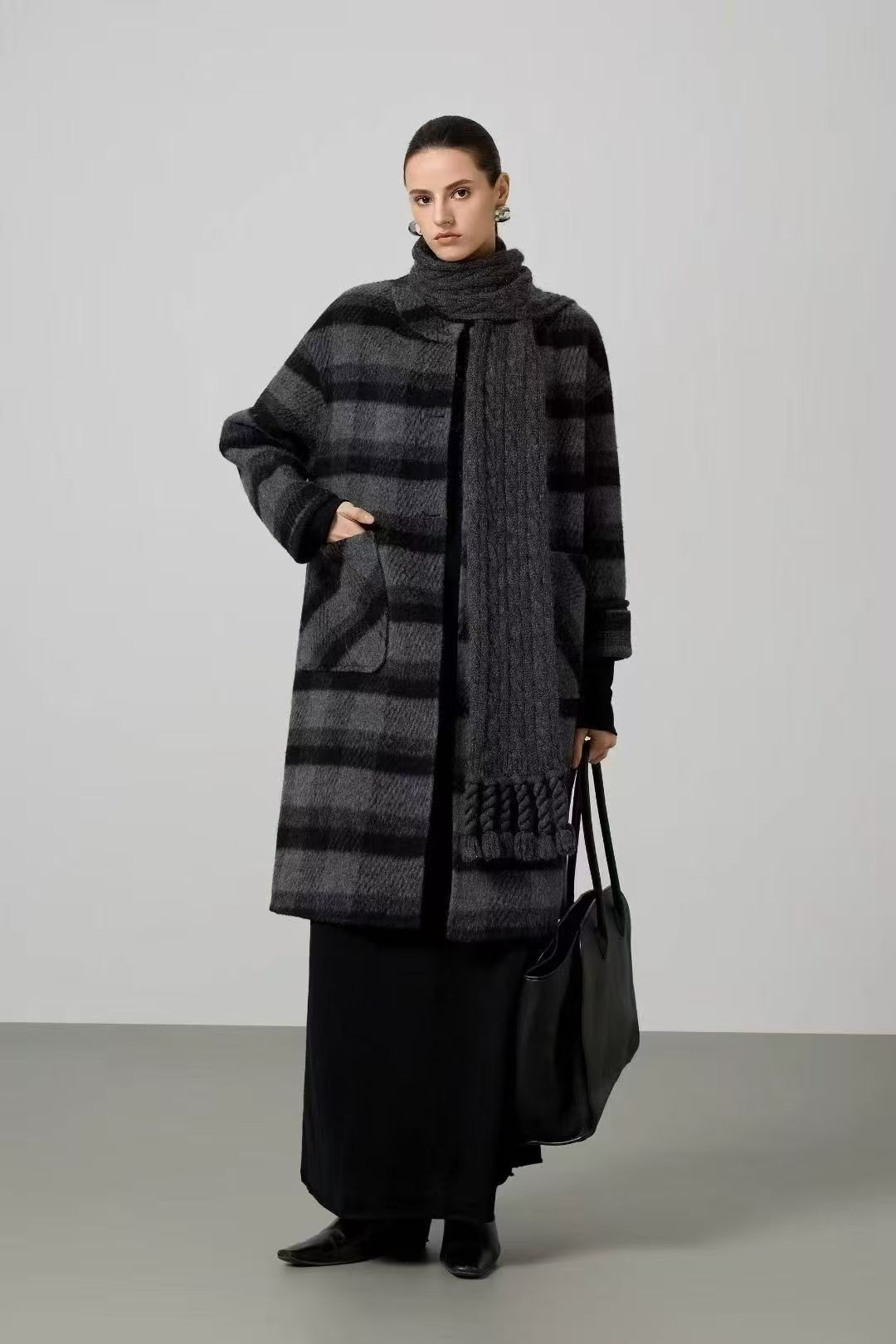 时尚与保暖并存的羊绒大衣