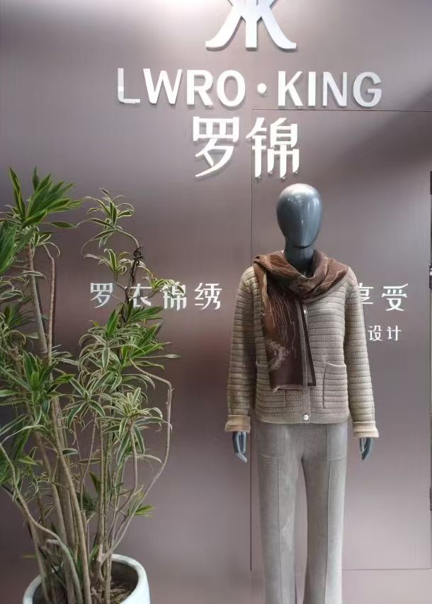 温柔的大地色冬季穿搭