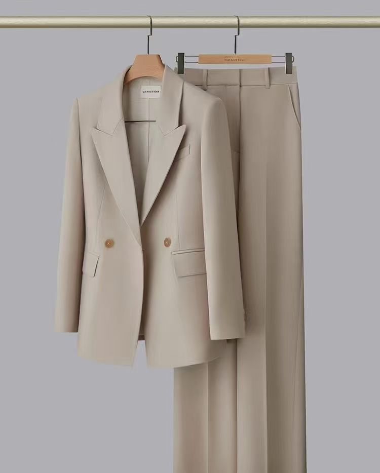 北欧极简风通勤西服